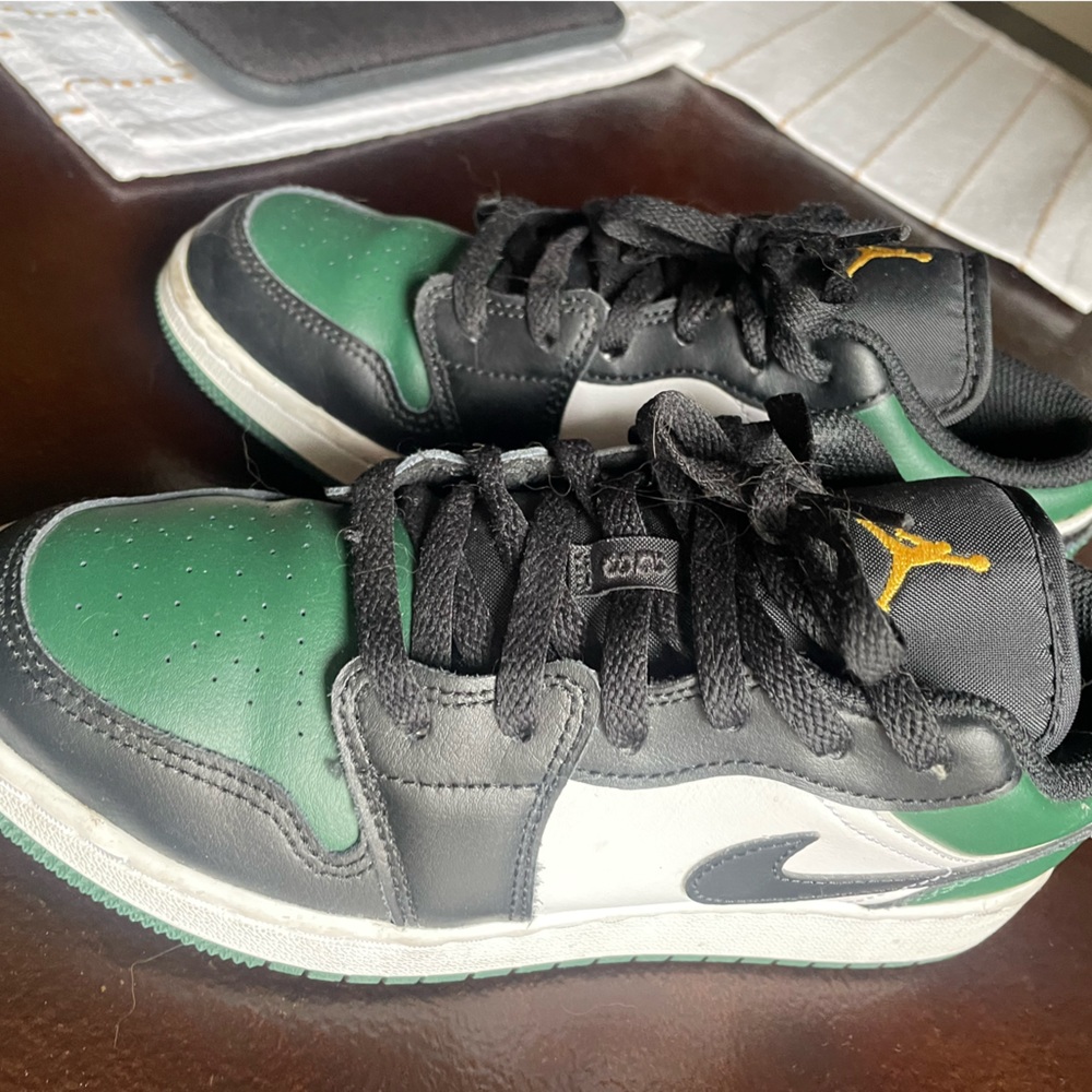 Jordan 1 low - green toe, Women’s Size 6.5, 7 or kids 5.5Y
